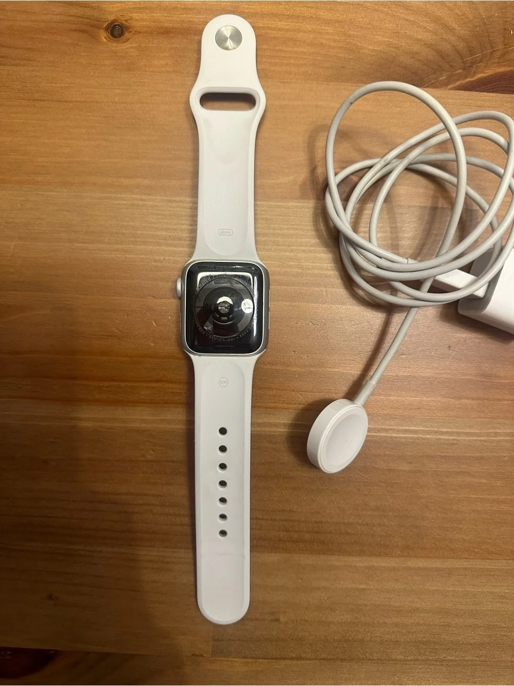 40mm series 5 Apple Watch in White with Magnetic Charger